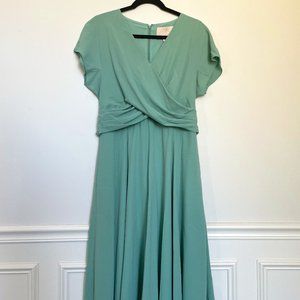 Gal Meets Glam - Crisscross Bodice Dress Green Size 12/L (Like New) Bridesmaid